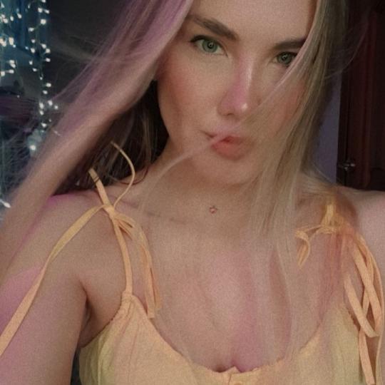 Pinky Sunset (ID: 1642882031823904769) — Live Shows & Streaming on LiveMe | Top Live Streaming Platform