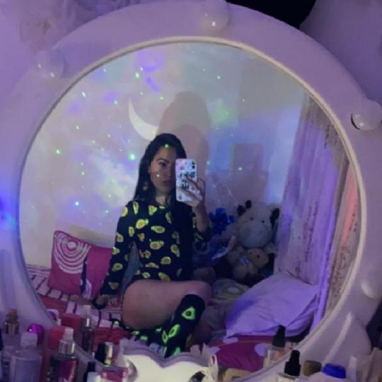 𝓔𝓶𝓲𝓵𝔂✨🌺 (ID: 1602094211082598401) — Live Shows & Streaming on LiveMe | Top Live Streaming Platform