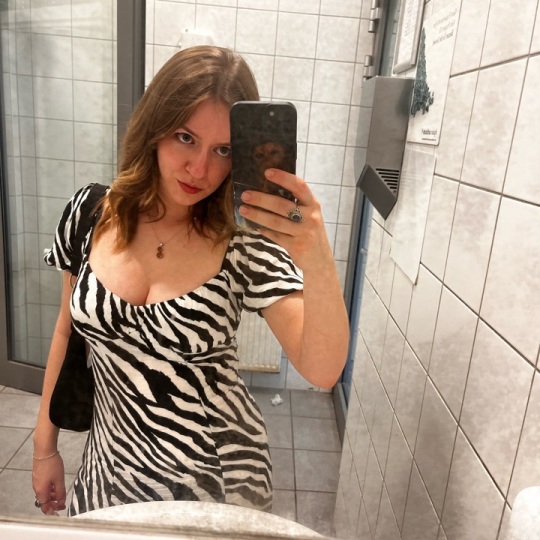 Sunny ☀️ (Daria🐁) (ID: 1908489594005222401) — Live Shows & Streaming on LiveMe | Top Live Streaming Platform