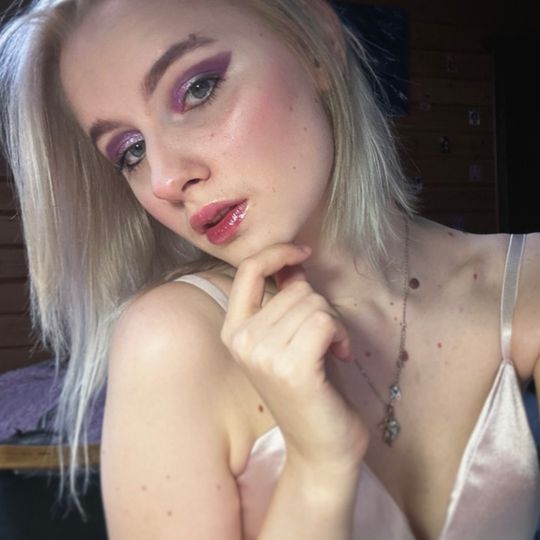 𝔸𝕟𝕪𝕄𝕠𝕣𝕖✨ (ID: 1669438603046870017) — Live Shows & Streaming on LiveMe | Top Live Streaming Platform