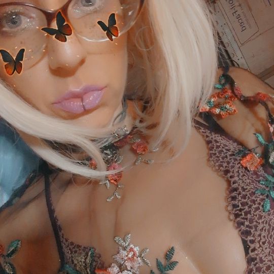 ☆eLLə.hŸpn⁰tiC☆ (ID: 1482209953929371649) — Live Shows & Streaming on LiveMe | Top Live Streaming Platform