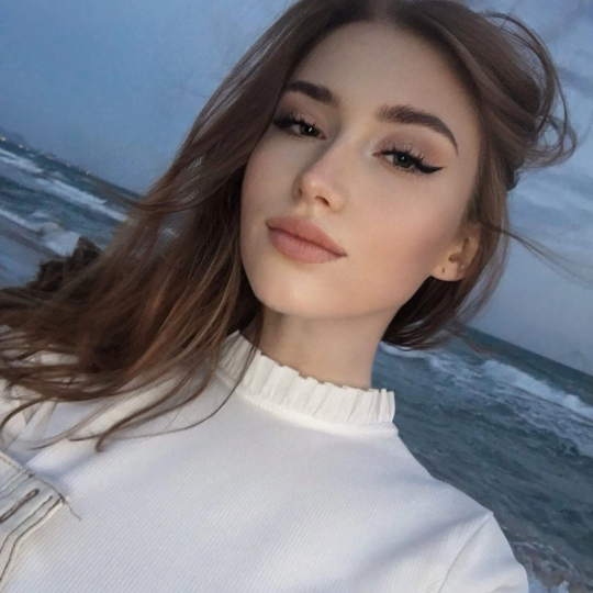 𝒱𝒶𝓁𝑒𝓇𝒾𝓎𝒶🤍 (ID: 1866389506897703937) — Live Shows & Streaming on LiveMe | Top Live Streaming Platform